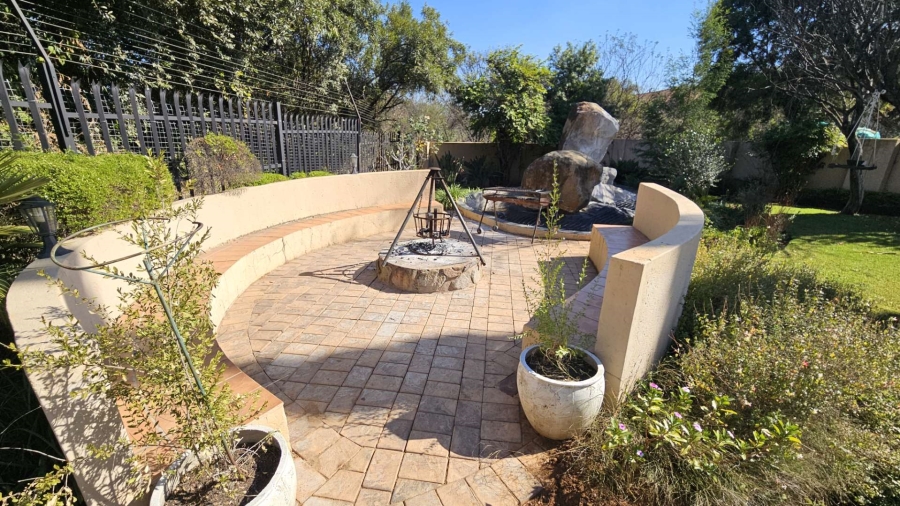 5 Bedroom Property for Sale in Birdwood Estate North West